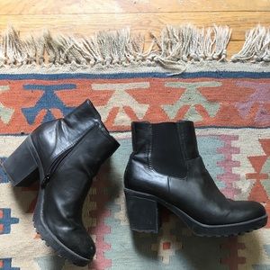 chunky heeled chelsea boot